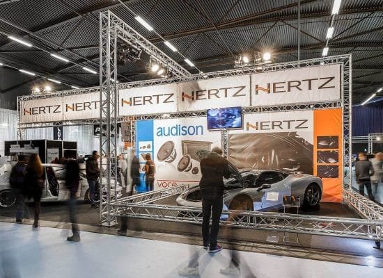100% Tuning Ahoy Nertz Alpine Truss verhuur Prolyte H30V | Banners