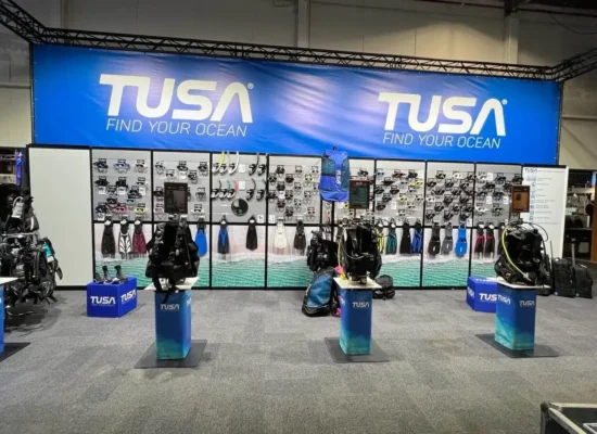 Tusa beurstand expo houten Duikbeurs Duikvaker
