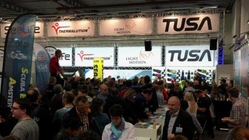 Beurs standbouw | Expo stand | H30V Prolyte truss verhuur | Duikvaker Houten Stand Tusa