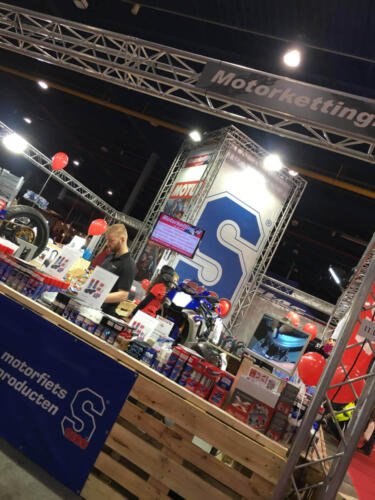Beurs standbouw | Expo stand | H30V Prolyte truss verhuur | Motorketting.nl
