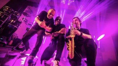 Sopistecated Life | Percussie, sax, Mc en DJ